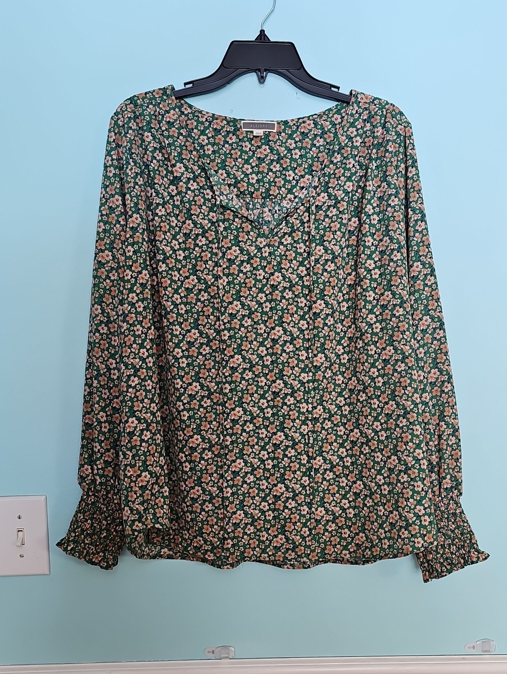 Pleione Green Floral V-Neck Long Sleeve Blouse